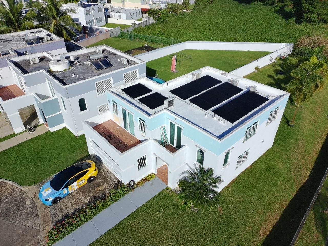 Fajardo, 7.7k - Residencia Moderna con Respaldo Tesla